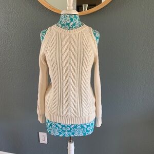 Câble-knit bare shoulder sweater. Guernsey Stitch, cozy cottage core countryside